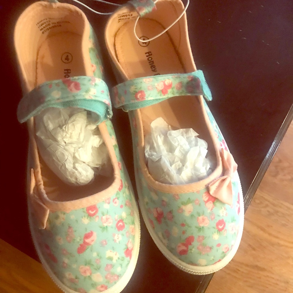 Girls shoes